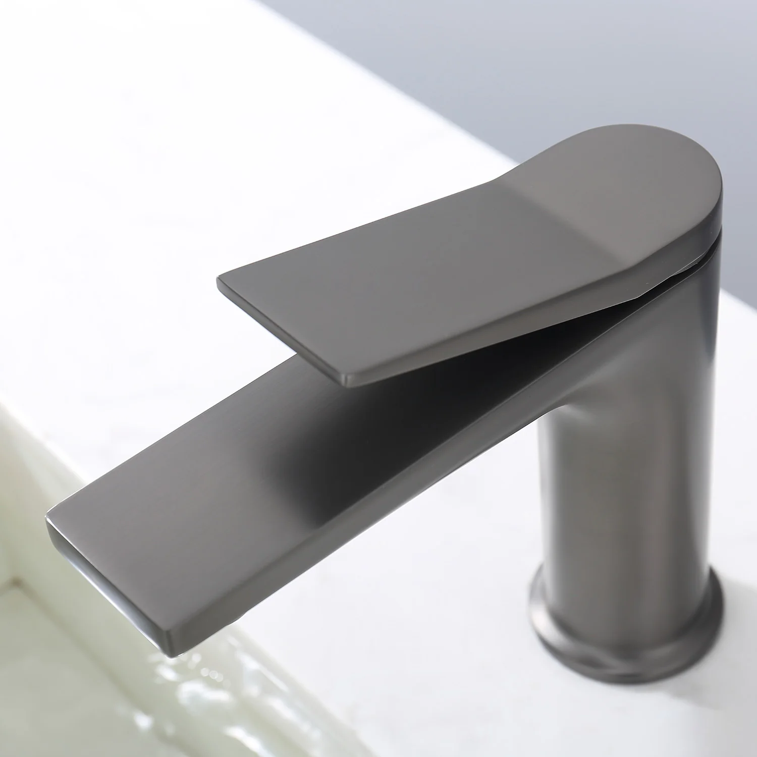 Gray Single Hole Single Handle Bathroom Faucet, Zinc Material & Chrome Finish - Image 7